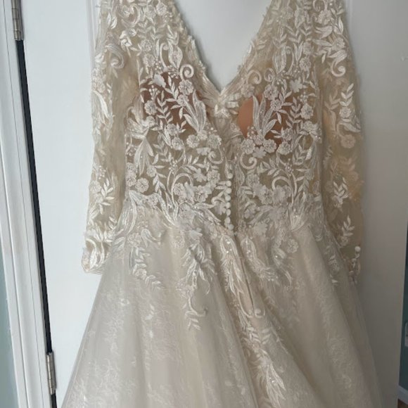 Maggie Sottero Ivory Zander Wedding Dress, Size 10 - Picture 8 of 8